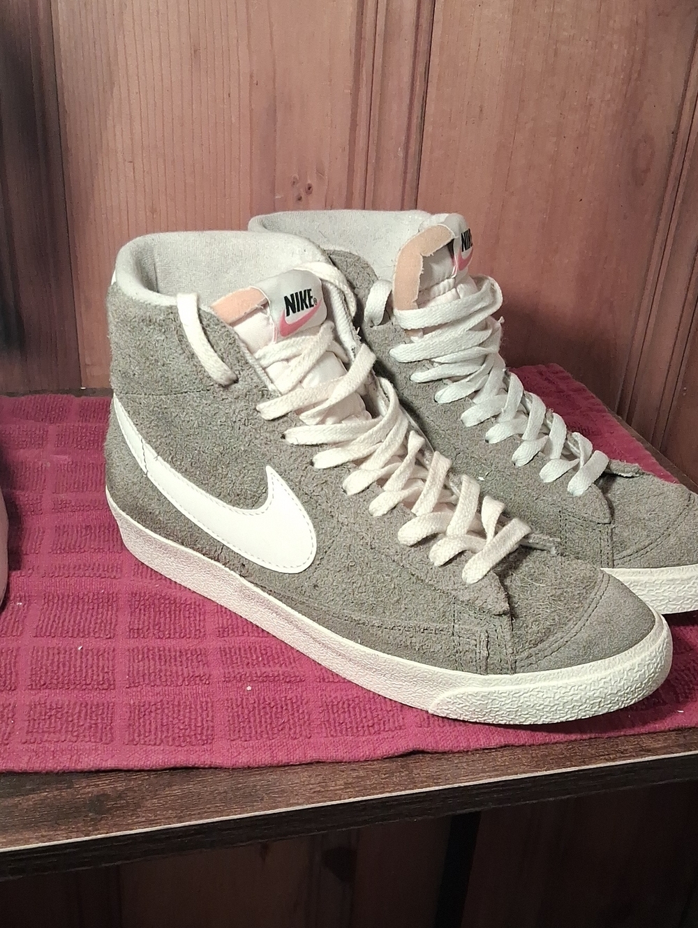 Nike Womens High-Top Sneakers in Light Green and White